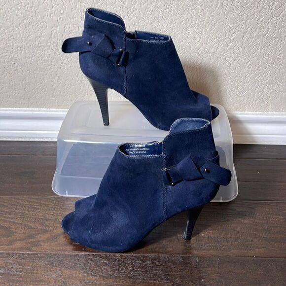 CATO NAVY BLUE FAUX SUEDE OPEN TOE BOOTIE SIZE 9W - Picture 1 of 7